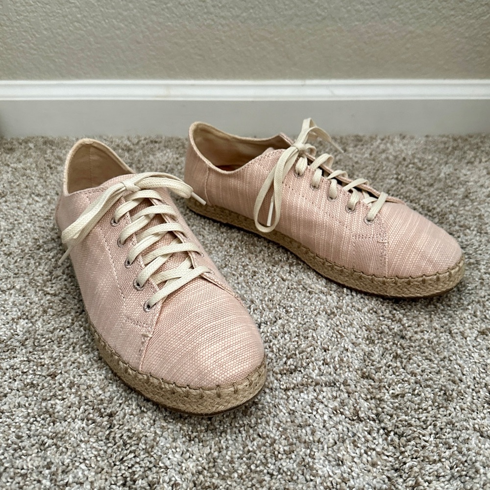 Tom’s pink espadrille lace up sneakers, size 8.5